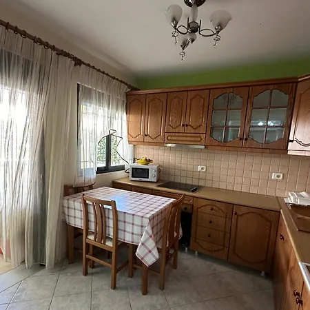 Saranda Central Apartment *